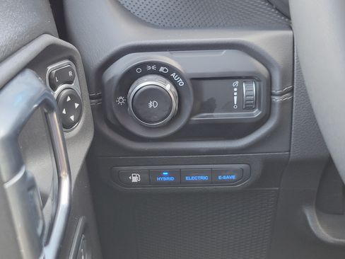 Used 2025 Jeep Wrangler Unlimited Rubicon 4xe w/ Safety Group AWD/4WD image 10