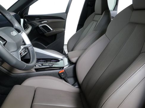 Used 2025 Audi Q5 Premium Plus w/ Premium Plus image 6