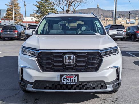 New 2025 Honda Pilot Touring image 10