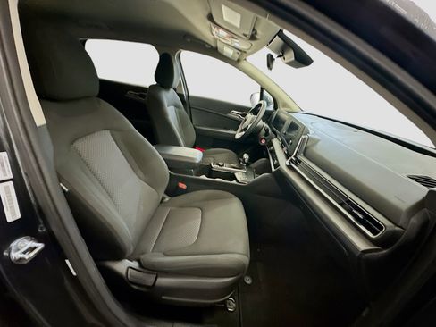 Used 2025 Kia Sportage LX image 31