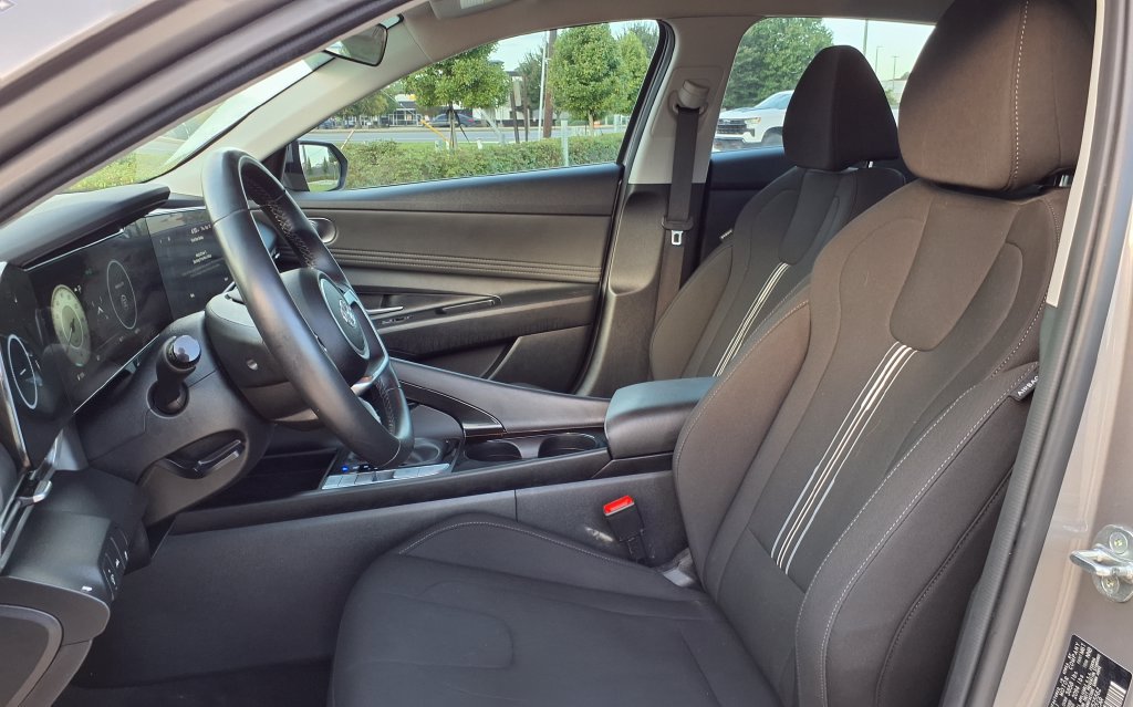 Used 2023 Hyundai Elantra SEL w/ Convenience Package FWD image 11