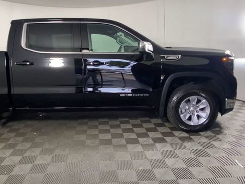 New 2026 GMC Sierra 1500 SLE image 2