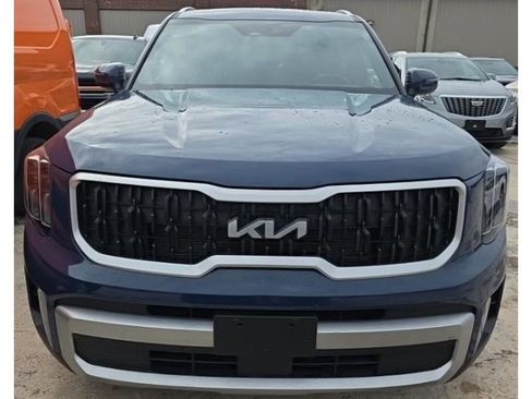 Used 2023 Kia Telluride EX AWD/4WD image 3