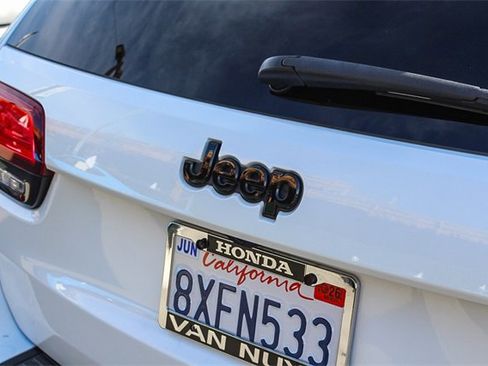 Used 2019 Jeep Grand Cherokee Altitude image 9