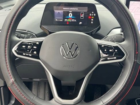 Used 2025 Volkswagen ID.4 Pro image 14