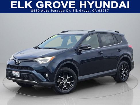 Used 2017 Toyota RAV4 SE image 1