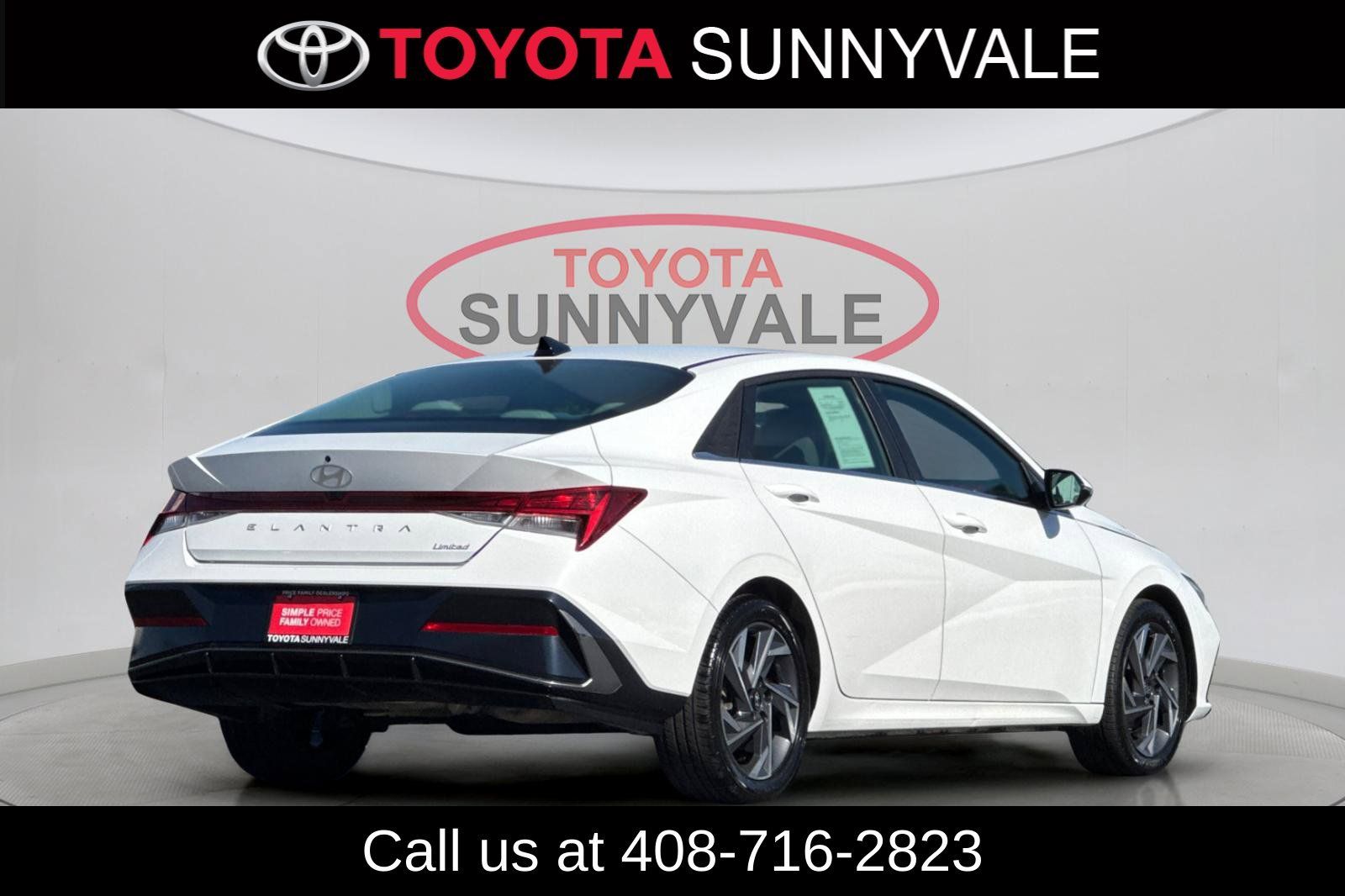 Used 2025 Hyundai Elantra Limited FWD image 3