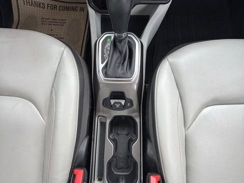 Used 2018 Jeep Renegade Limited image 20