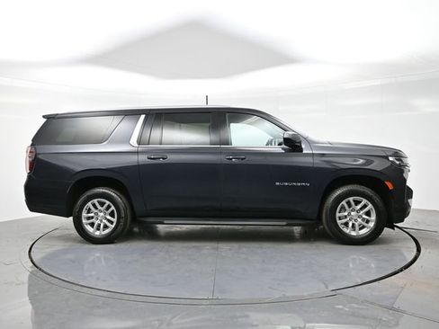 Used 2024 Chevrolet Suburban LT image 8