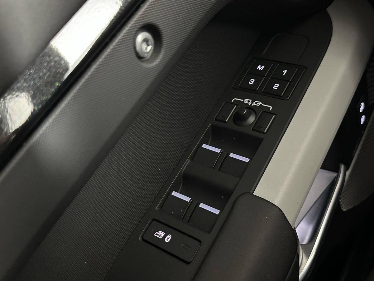 Used 2024 Land Rover Defender 130 S AWD/4WD image 47