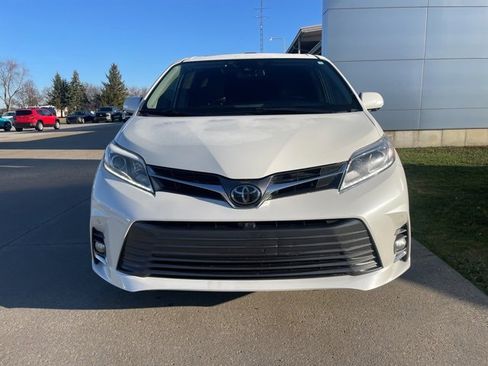 Used 2020 Toyota Sienna XLE image 2