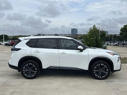 Used 2025 Nissan Rogue Platinum AWD/4WD image 3