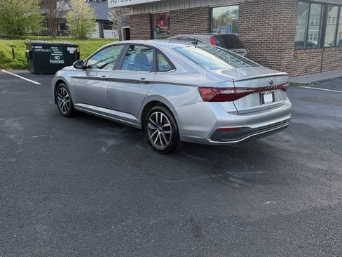 Used 2025 Volkswagen Jetta SE FWD image 7