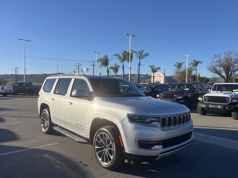 Used 2022 Jeep Wagoneer Series II w/ Premium Group I image 2