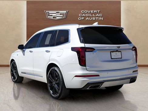 Used 2022 Cadillac XT6 Premium Luxury FWD image 3