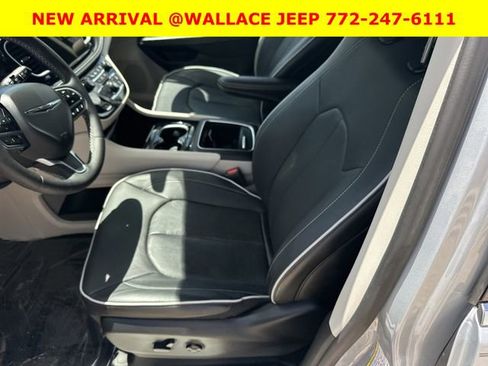 Used 2025 Jeep Wrangler Sahara image 36