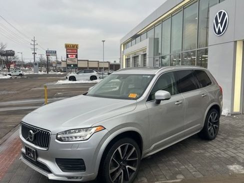 Used 2020 Volvo XC90 T6 Momentum image 10