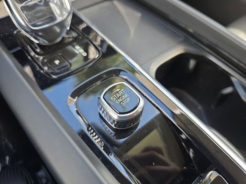 Certified 2022 Volvo XC60 B6 Inscription w/ Advanced Package image 32