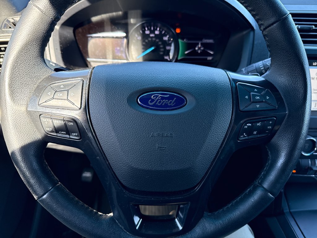 Used 2017 Ford Explorer XLT w/ Equipment Group 202A AWD/4WD image 10