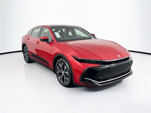 Certified 2023 Toyota Crown Limited image 10