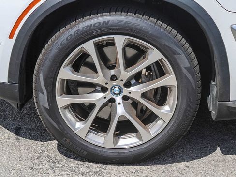 Used 2025 BMW X5 xDrive50e w/ Climate Comfort Package AWD/4WD image 9