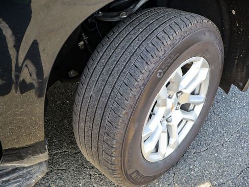 Used 2025 Chevrolet Tahoe LT image 36