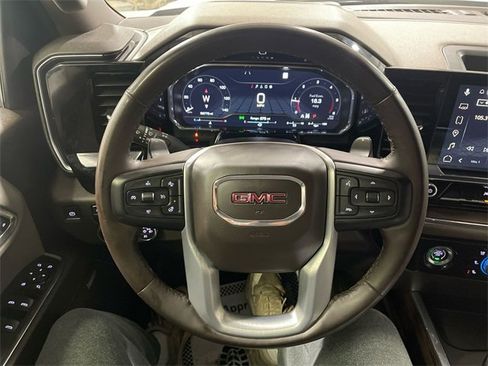Used 2023 GMC Sierra 1500 SLT image 14