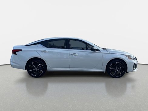 Used 2024 Nissan Altima 2.5 SR image 4