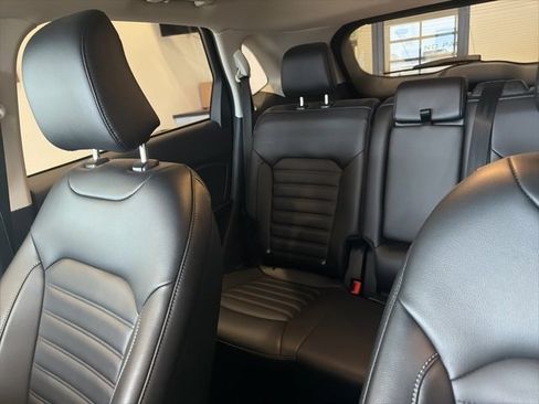 Used 2022 Ford Edge SEL w/ Convenience Package image 15