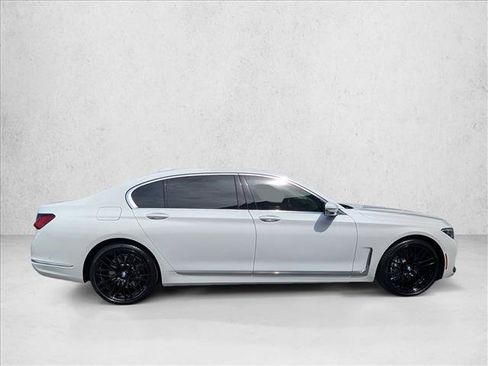 Certified 2022 BMW 750i xDrive w/ Executive Package AWD/4WD image 4