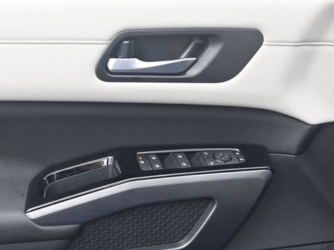 New 2026 Nissan Pathfinder SL FWD image 17