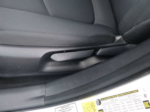 Used 2022 Toyota Corolla LE FWD image 16