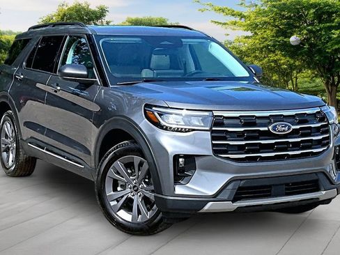 Used 2025 Ford Explorer Active w/ Active Comfort Package AWD/4WD image 1
