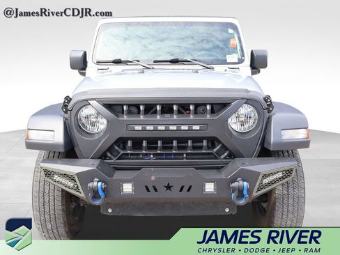 Used 2024 Jeep Gladiator Sport AWD/4WD image 7