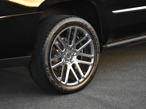 Used 2015 Cadillac Escalade Premium image 13