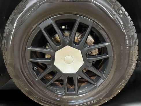 Used 2024 Tesla Cybertruck AWD Crew Cab image 27