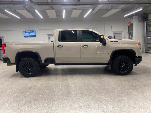 Used 2026 Chevrolet Silverado 2500 ZR2 AWD/4WD image 4