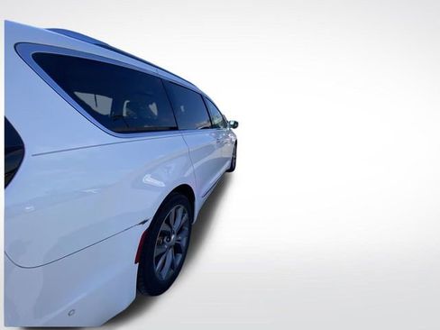 Used 2019 Chrysler Pacifica Limited w/ Tire & Wheel Group image 9