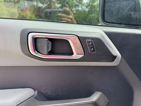 Used 2023 Ford Bronco Badlands image 6