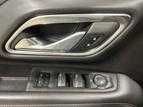 Used 2023 GMC Yukon SLT AWD/4WD image 13