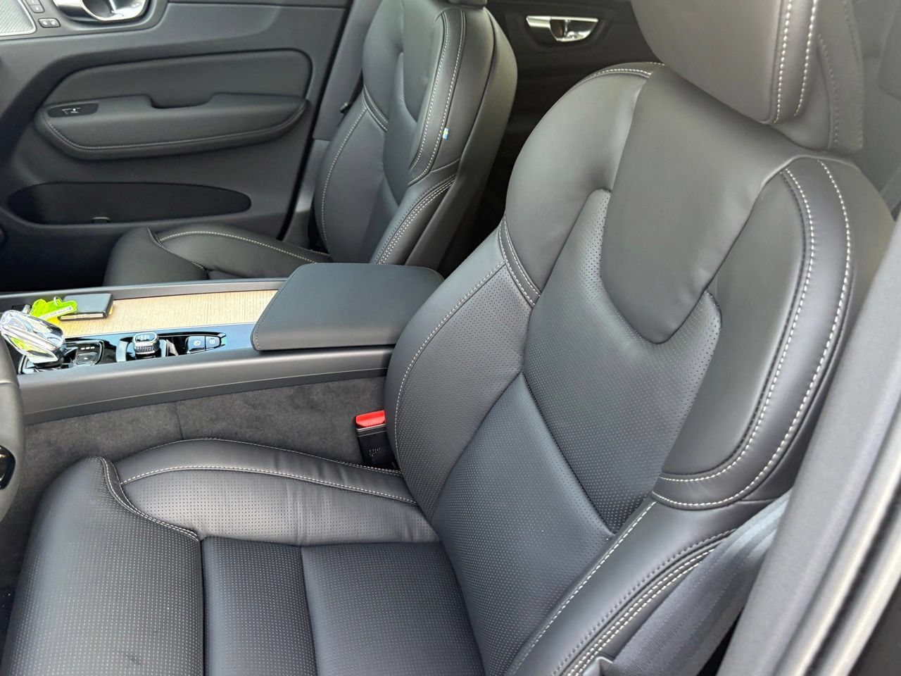 New 2026 Volvo XC60 B5 Ultra w/ Protection Package Premier AWD/4WD image 19