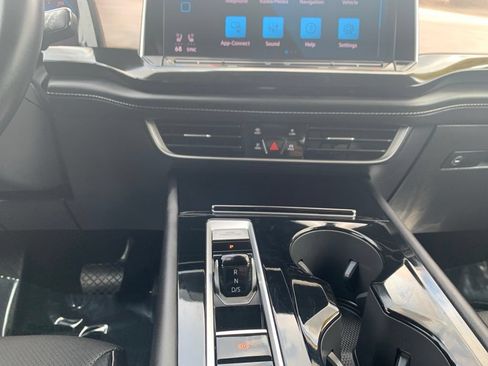 Used 2025 Volkswagen Atlas SE AWD/4WD image 12