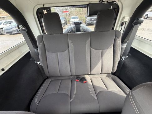 Used 2016 Jeep Wrangler Sahara w/ Connectivity Group AWD/4WD image 17