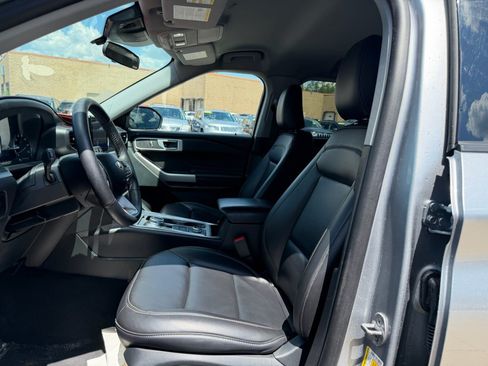 Used 2024 Ford Explorer XLT w/ Equipment Group 202A AWD/4WD image 7
