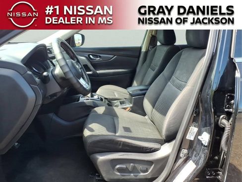 Used 2020 Nissan Rogue SV FWD image 23