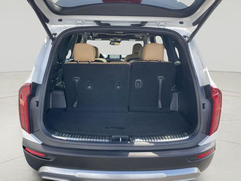 Used 2020 Kia Telluride SX w/ Towing Package FWD image 10