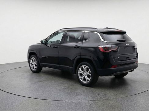 Used 2025 Jeep Compass Latitude AWD/4WD image 6