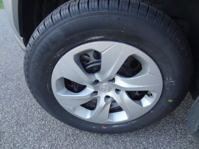 Used 2025 Toyota RAV4 LE AWD/4WD image 27