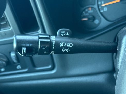 Used 2005 GMC Sierra 2500 W/T image 24