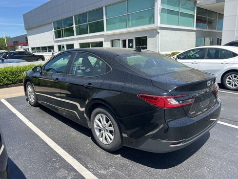 Used 2025 Toyota Camry LE image 7